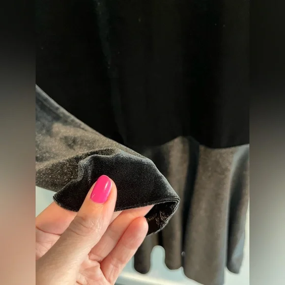 Black Velvet Long-Sleeve Midi Dress - Picture 13 of 14